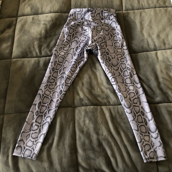 High Rise Python print leggings - Picture 3 of 5